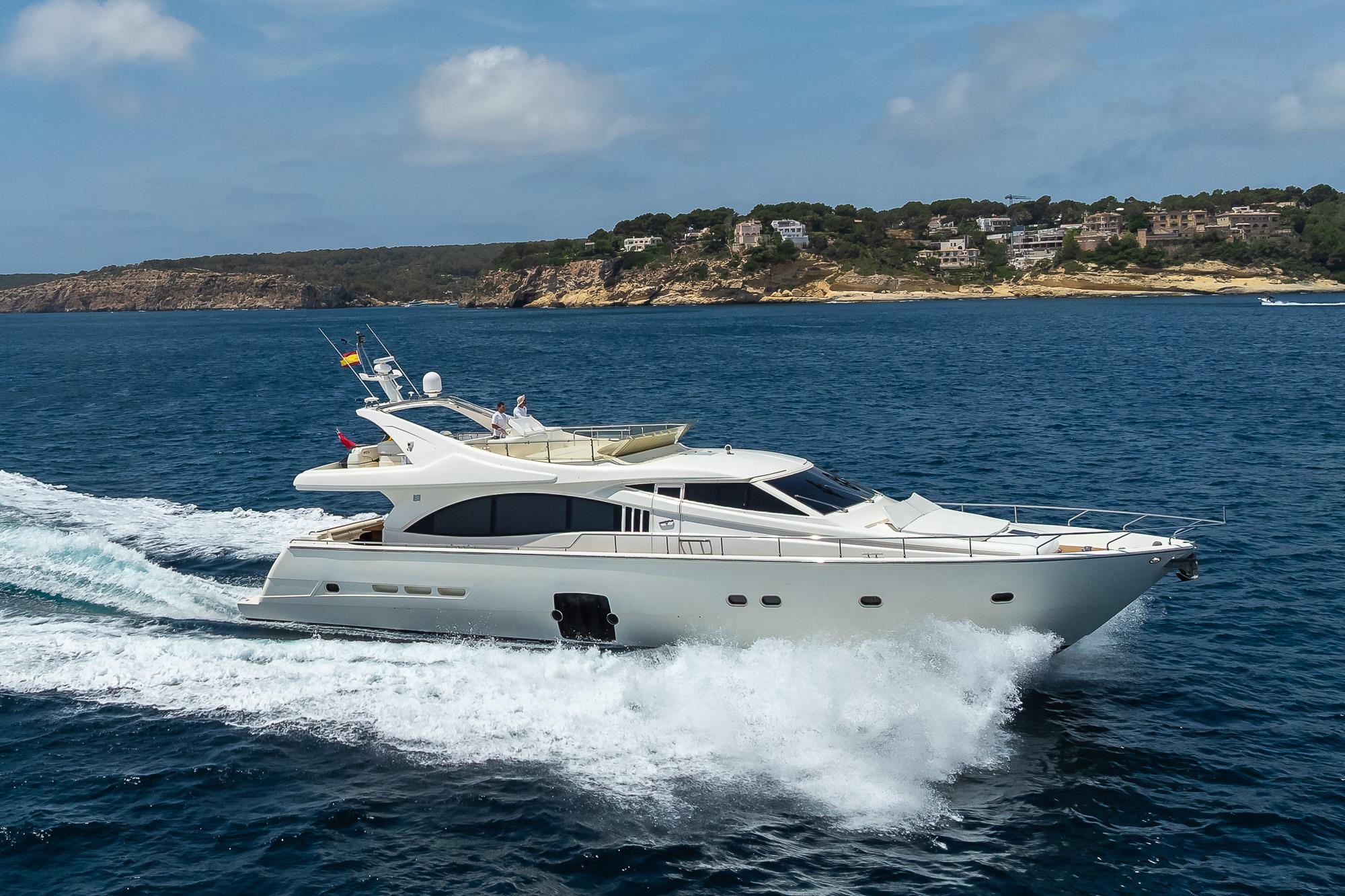 2005 FERRETTI YACHTS 731 